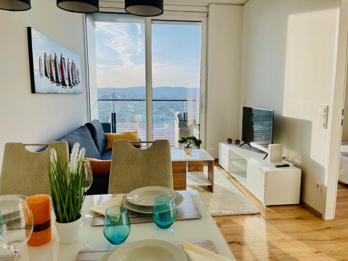 Triiiple Level 31 - Sonnenwohnen Apartment Mit Fantastischem Ausblick Und Parkplatz 비엔나 외부 사진
